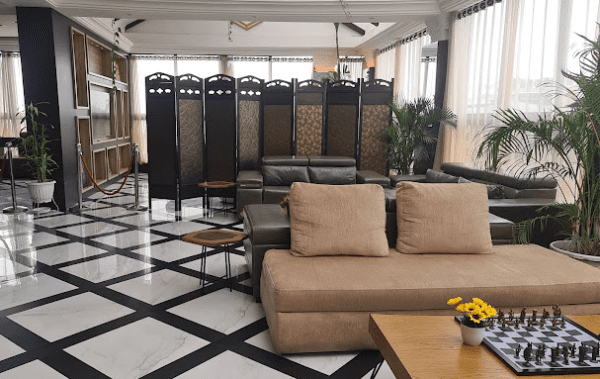 The contemporary décor