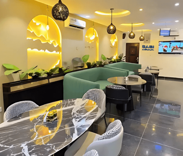 A Lush and Elegant Welcome