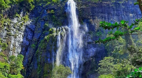 Diyaluma Falls