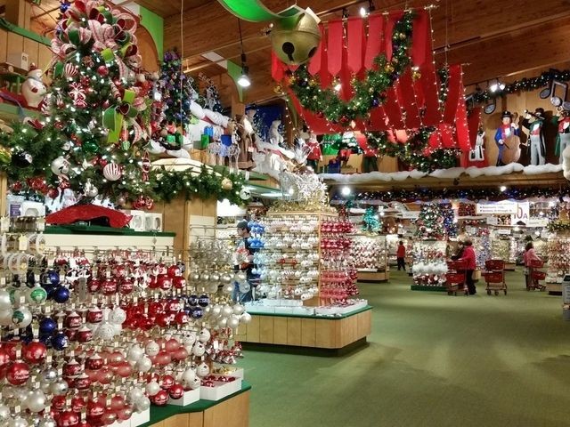 Bronner’s Christmas Wonderland